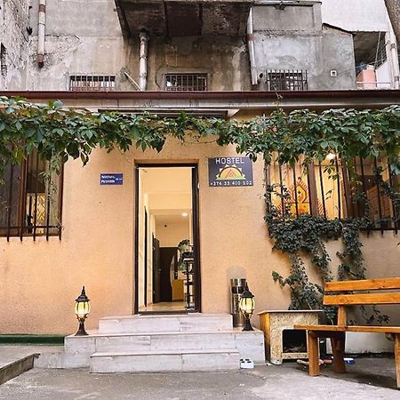 יירבאן Areva Hostel On Pushkin St. מראה חיצוני תמונה